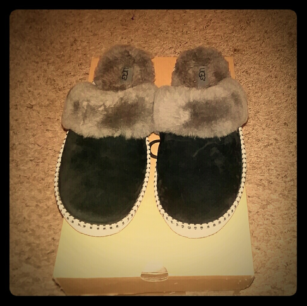 womens UGG slippers